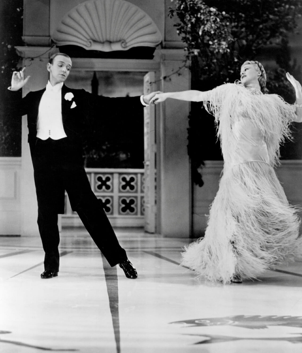 Astaire-dancing-in-white-tie-1282×1500