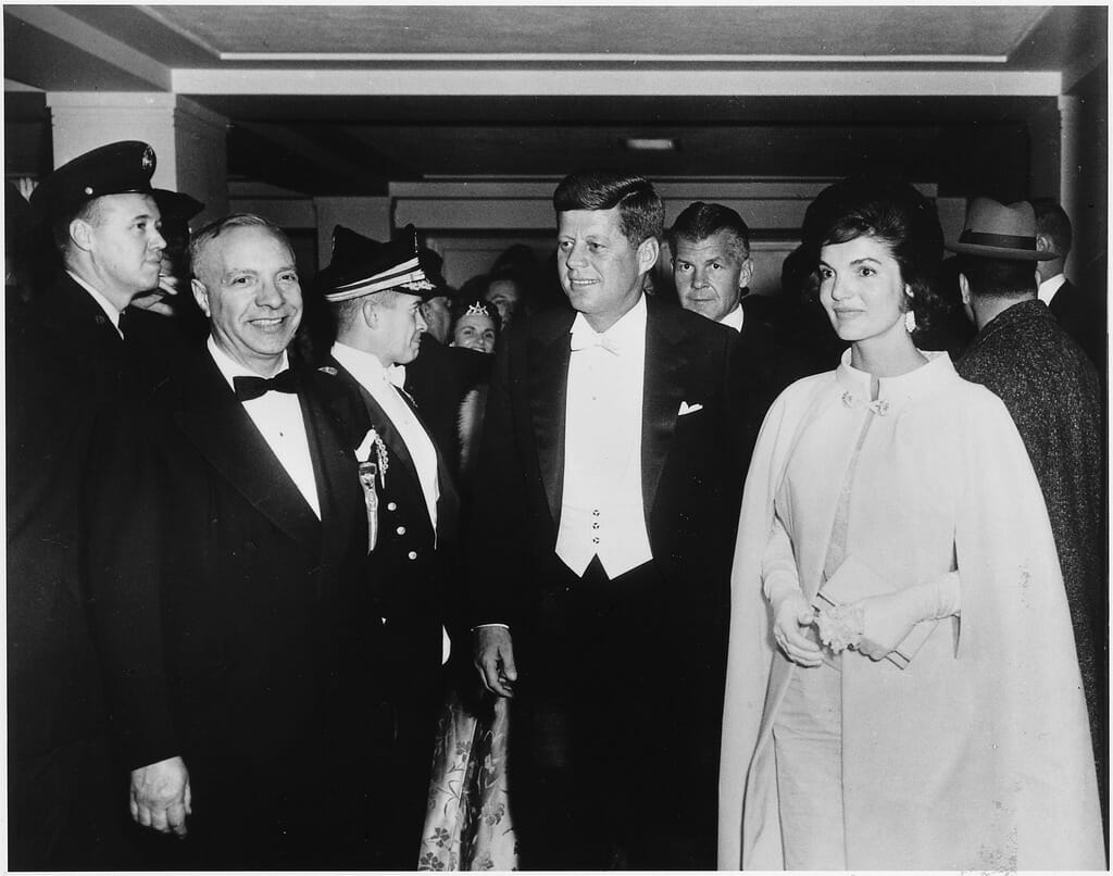 President_and_Mrs._Kennedy_arrive_for_Inaugural_Ball._President_Kennedy,_Mrs._Kennedy,_others._National_Guard_Armory…_-_NARA_-_194171.tif