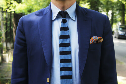 niebiesko czarny krawat