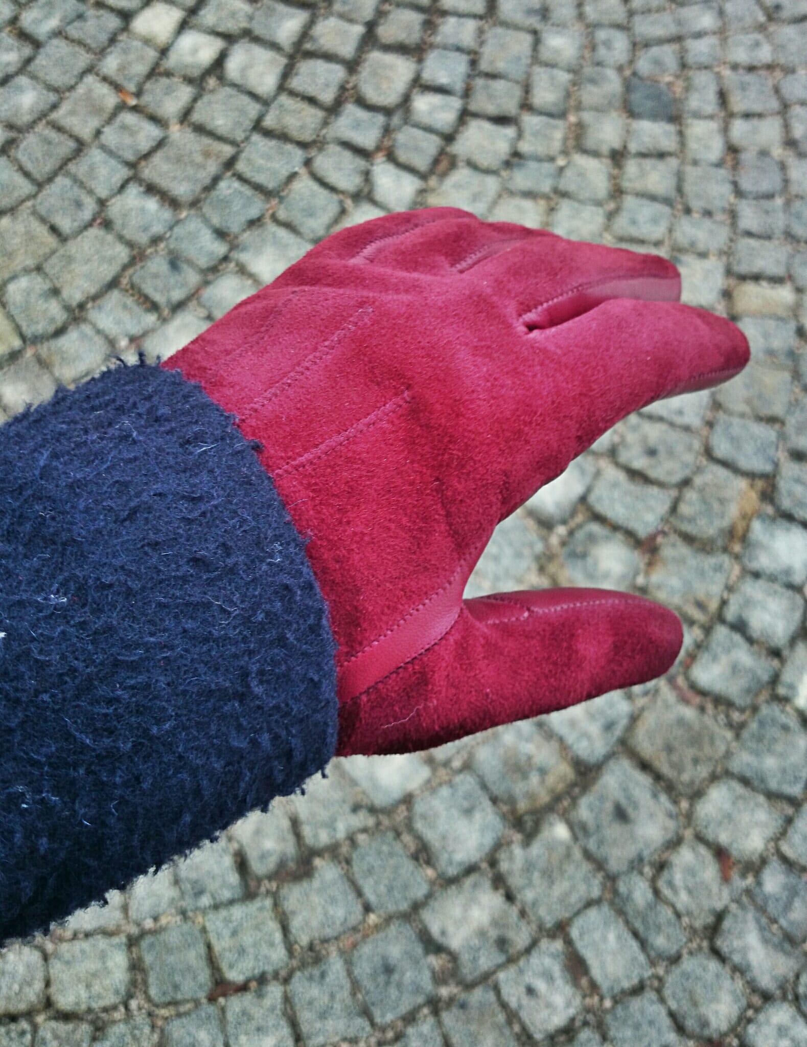 Bordowe rękawiczki