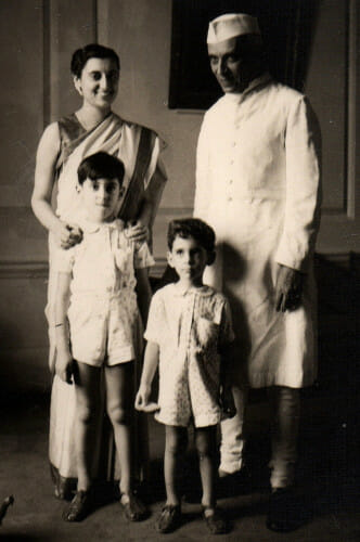 Indira_Gandhi,_Jawaharlal_Nehru,_Rajiv_Gandhi_and_Sanjay_Gandhi