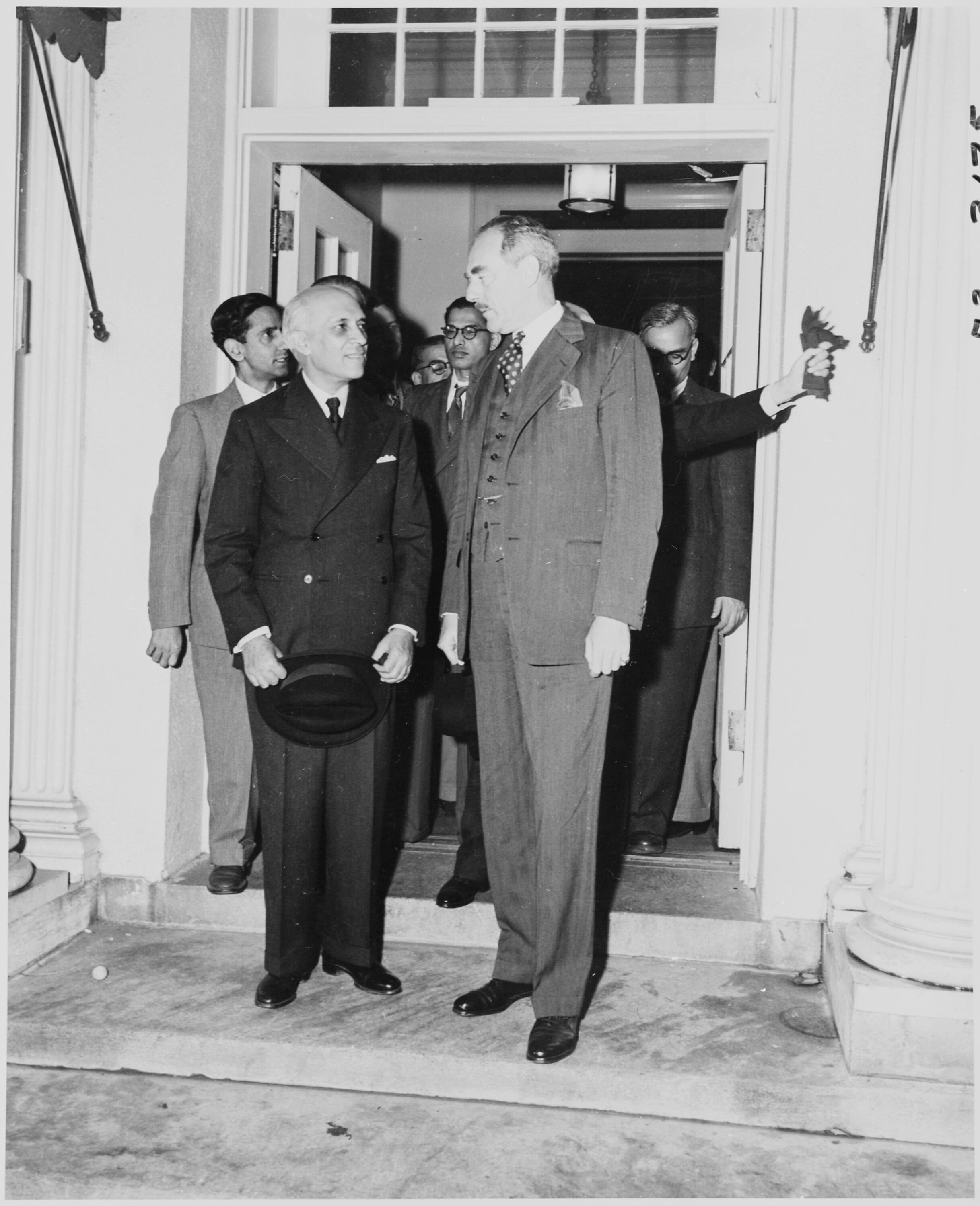 Photograph_of_Prime_Minister_Jawaharlal_Nehru_of_India_with_Secretary_of_State_Dean_Acheson._-_NARA_-_200157