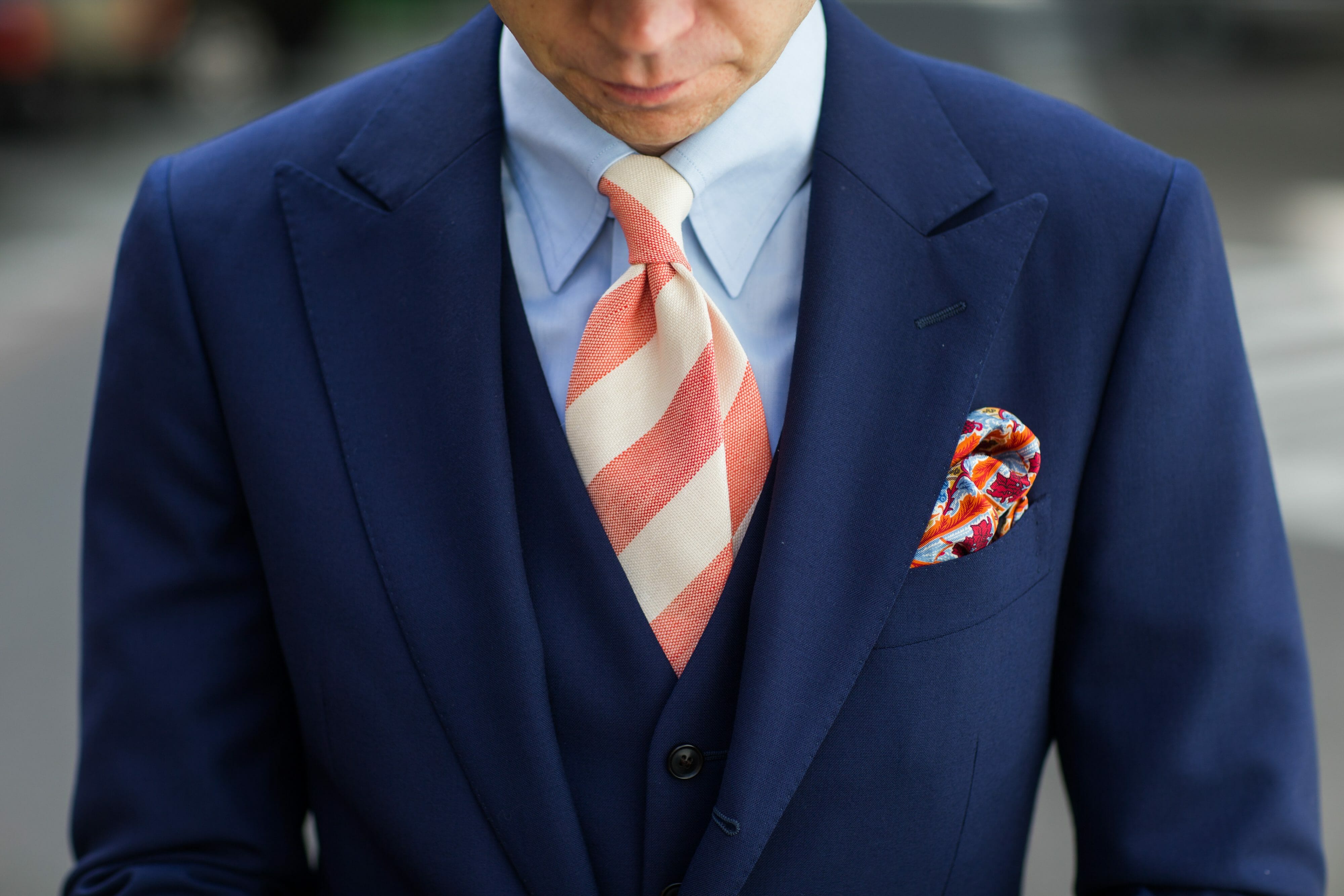 krawat z lnu w czerwono kremowe pasy 
