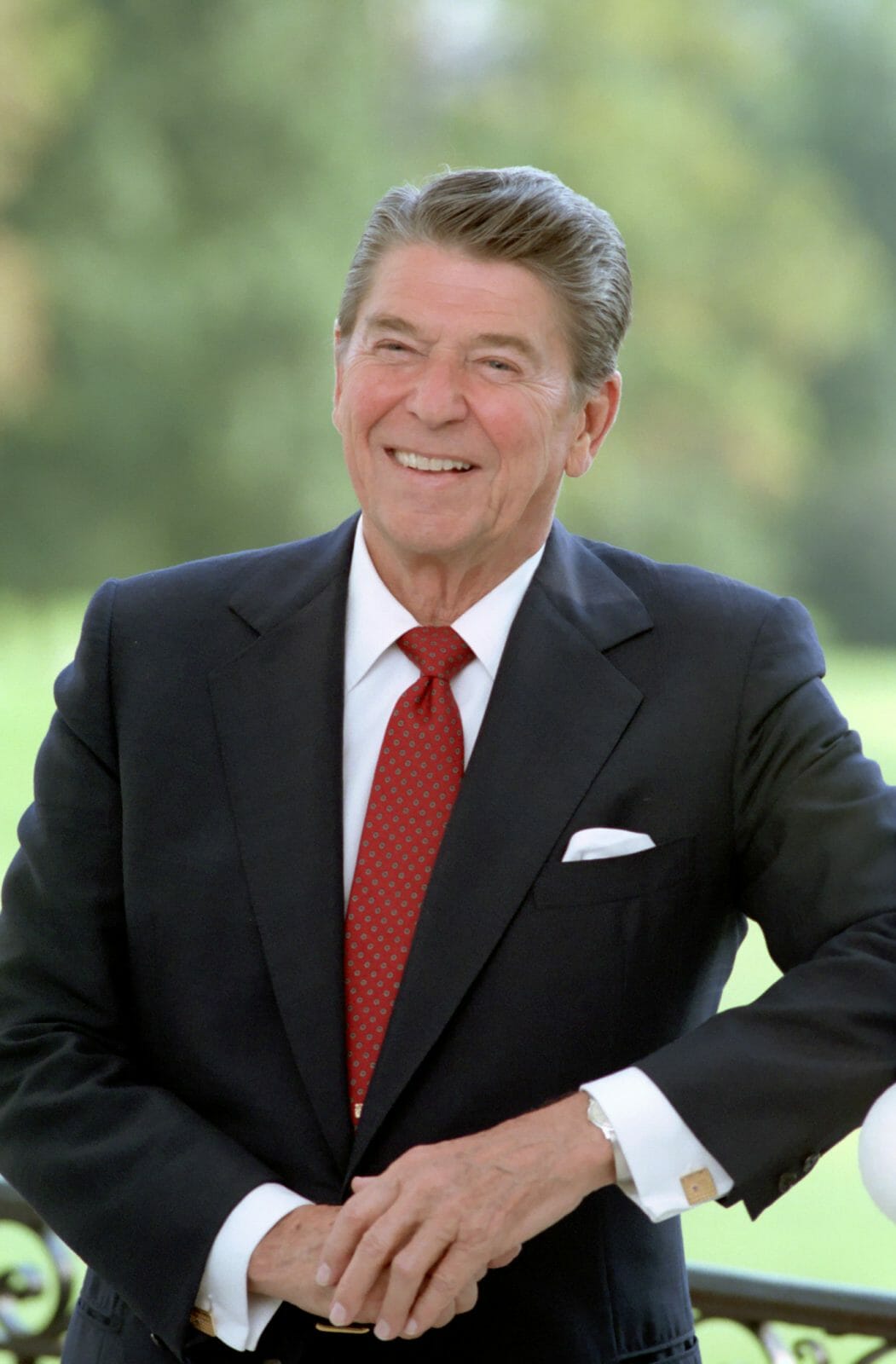 10/3/1984 President Reagan poses at the White House