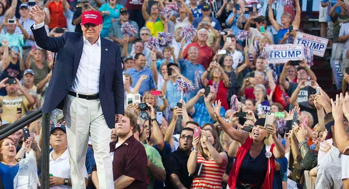 trump-white-pants