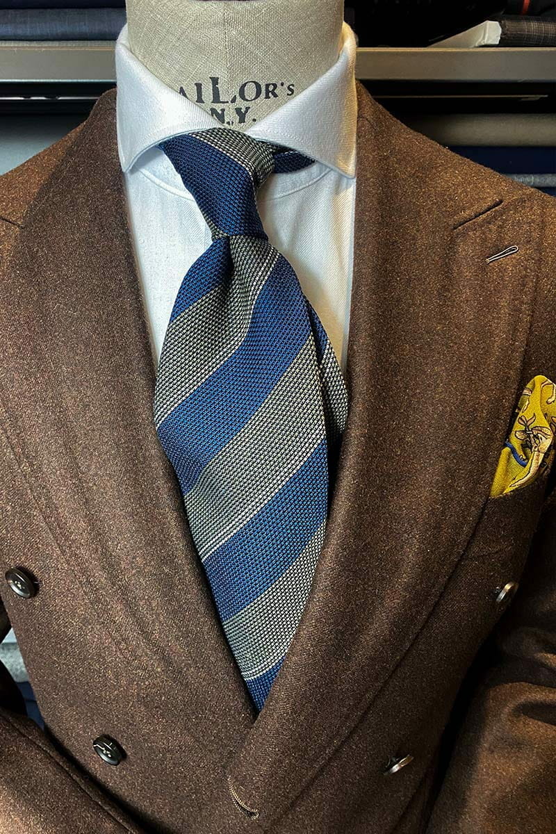 Krawat-z-grenadyny-fina-regimental-niebieski