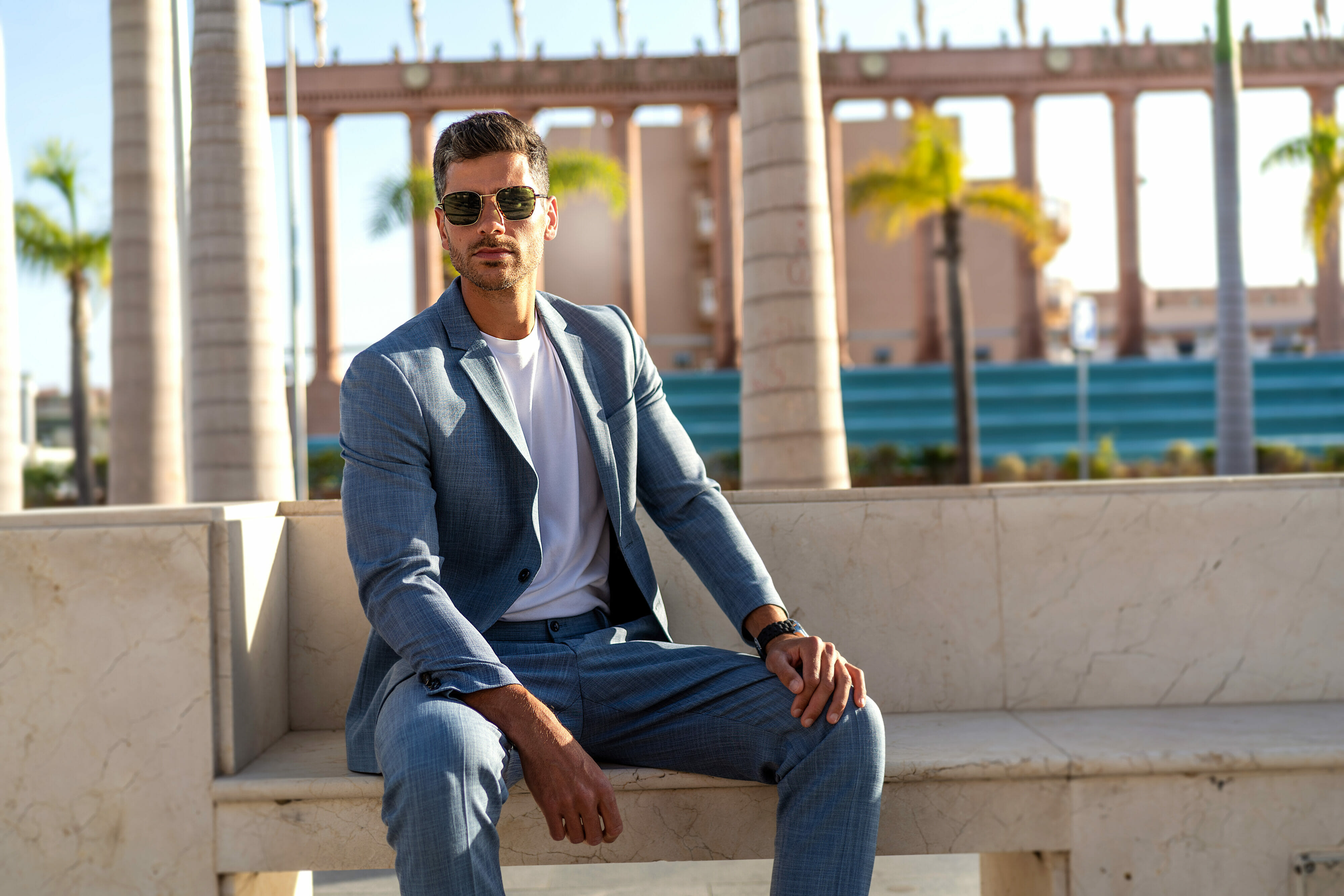 Modern,Businessman.,Confident,Young,Man,In,Fashionable,Suit,And,Sunglasses